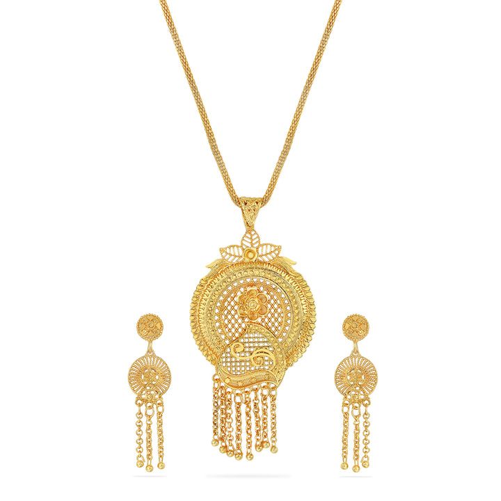 Enthralling Gold Pendant and Earrings Set