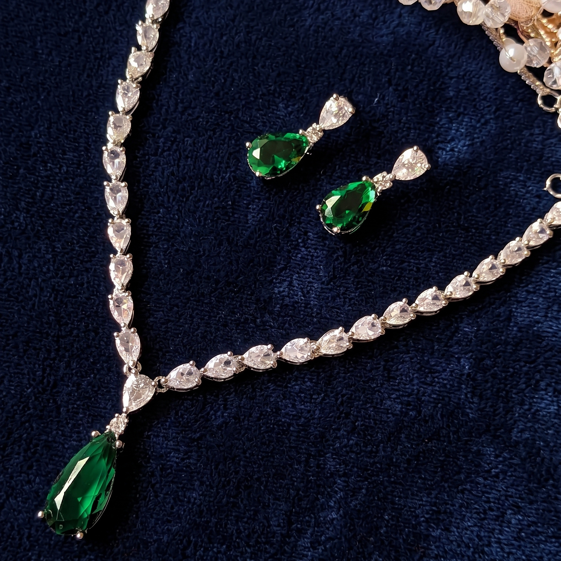 Emerald Green Necklace Set with Earrings