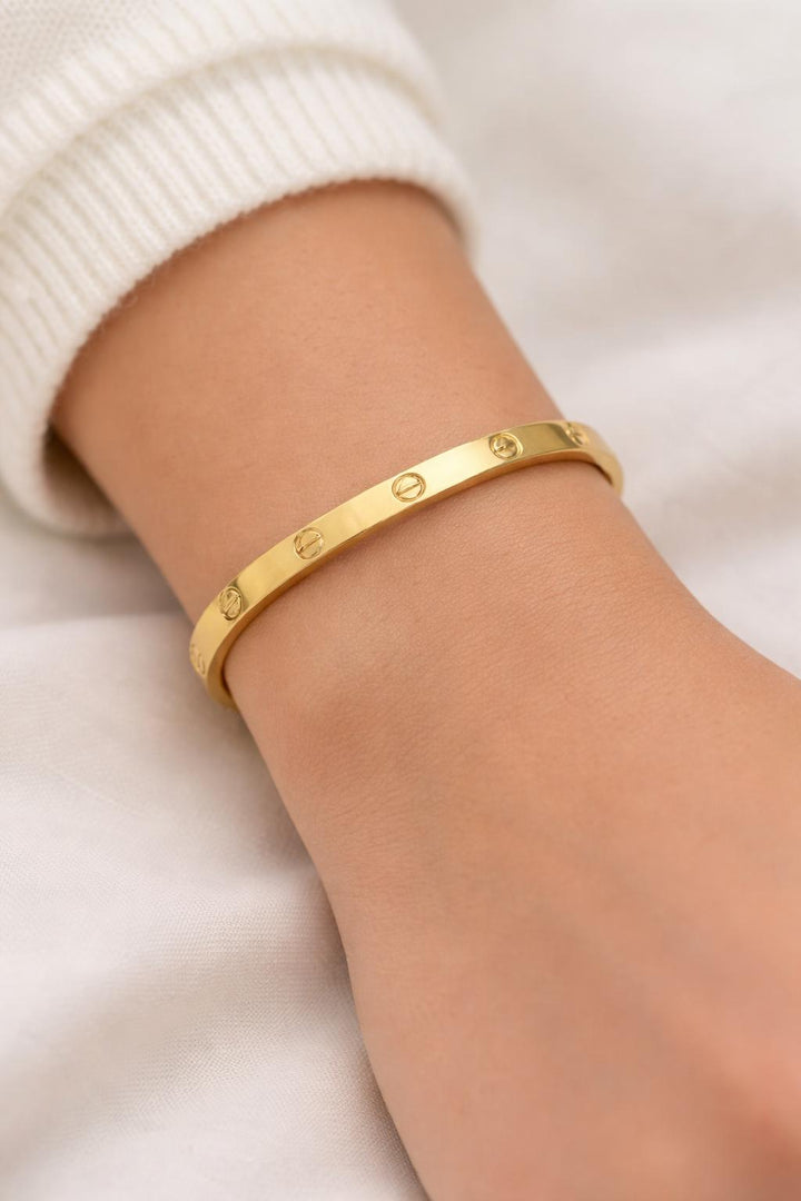 Minimal gold bracelet anti tarnish stylish screw pattern bracelet daily wear